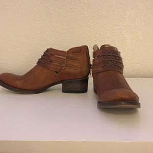 Free Bird by Steve Madden Booties Size 7